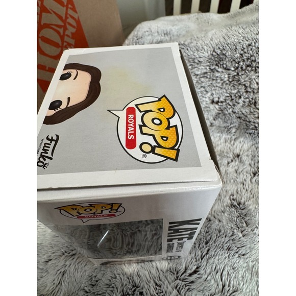 Funko Pop Royals Kate Duchess of Cambridge Vinyl Figure 05 - Picture 7 of 7